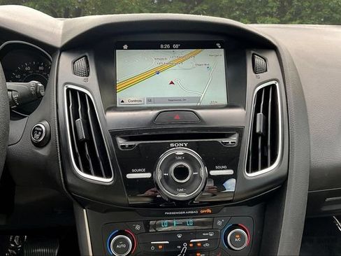 Used 2018 Ford Focus Titanium FWD image 9