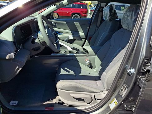 New 2026 Hyundai Elantra SE FWD image 10
