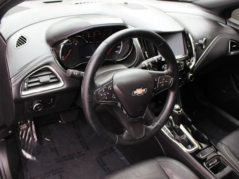 Used 2017 Chevrolet Cruze Premier FWD image 9
