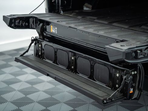 Used 2026 GMC Sierra EV Elevation w/ LPO, Elevation Dark Package AWD/4WD image 13