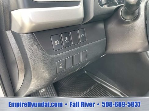 Used 2017 Toyota Highlander XLE AWD/4WD image 22