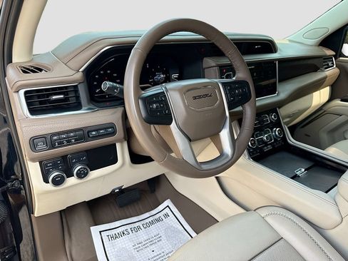 Used 2023 GMC Yukon XL Denali AWD/4WD image 11