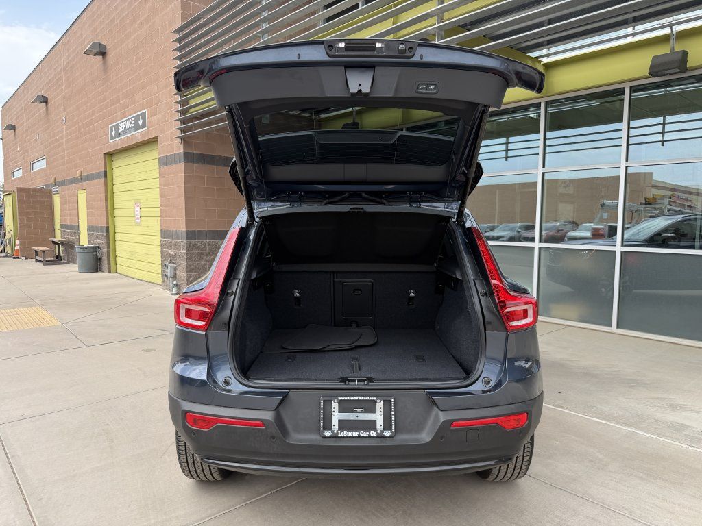 Used 2026 Volvo XC40 B4 Plus FWD image 38