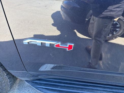 Used 2025 GMC Yukon XL AT4 image 9