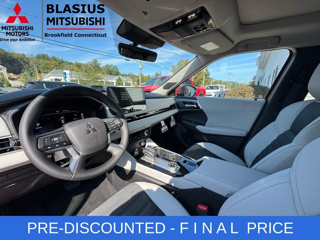 Used 2025 Mitsubishi Outlander SE AWD/4WD image 10