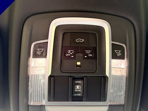 Used 2019 RAM 2500 Laramie w/ Black Appearance Package AWD/4WD image 23