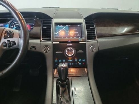 Used 2017 Ford Taurus Limited FWD image 20