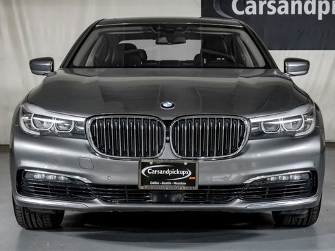 Used 2017 BMW 740i xDrive image 3