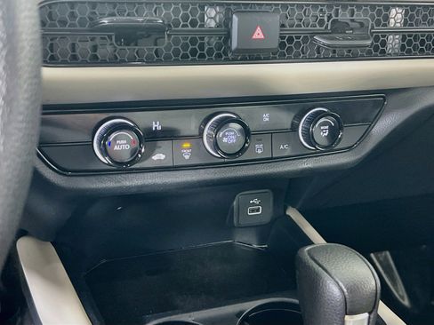 Used 2023 Honda HR-V LX image 15