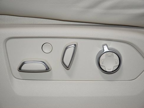 Used 2024 Cadillac Escalade ESV Sport Platinum w/ LPO, ONYX Package AWD/4WD image 43