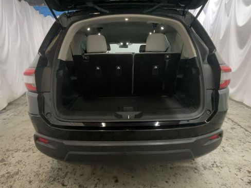 Used 2023 Honda Pilot LX image 19