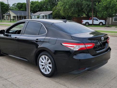 Used 2020 Toyota Camry LE image 6
