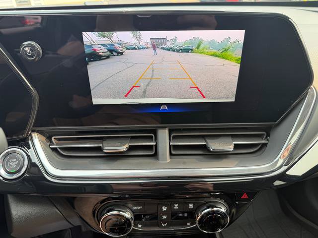 Used 2025 Chevrolet Trax ACTIV w/ Sunroof Package FWD image 19