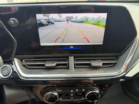 Used 2025 Chevrolet Trax ACTIV w/ Sunroof Package FWD image 19