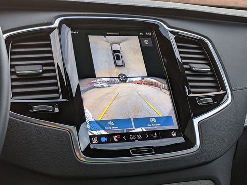 Certified 2024 Volvo XC90 T8 Ultimate w/ Protection Package Premier image 18