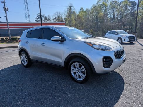 Used 2017 Kia Sportage LX image 3
