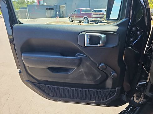 Used 2022 Jeep Gladiator Sport image 27