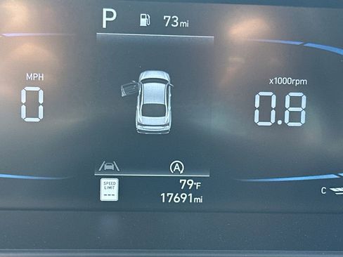 Used 2025 Hyundai Elantra SE FWD image 27
