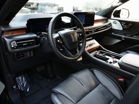 Used 2025 Lincoln Aviator Black Label w/ Jet Appearance Package image 21