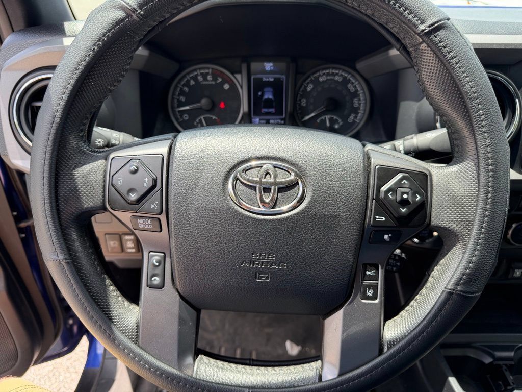 Used 2022 Toyota Tacoma TRD Off-Road w/ Technology Package AWD/4WD image 24