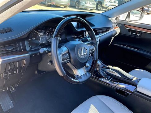 Used 2017 Lexus ES 350 image 16