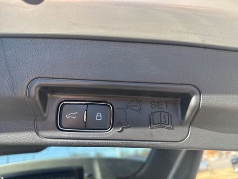 Used 2022 Ford Explorer XLT w/ Equipment Group 202A image 17