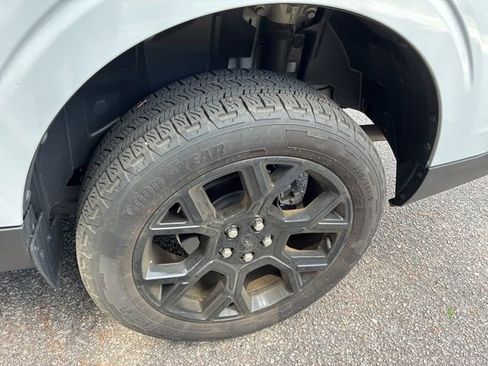 Used 2025 Ford Maverick XLT w/ XLT Luxury Package AWD/4WD image 12