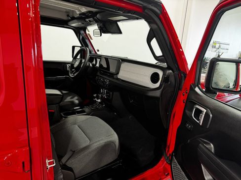 Used 2025 Jeep Wrangler Unlimited Sport AWD/4WD image 23