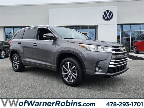 Used 2018 Toyota Highlander XLE image 1