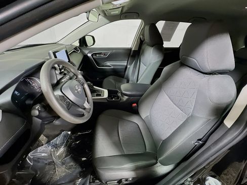 Used 2025 Toyota RAV4 XLE AWD/4WD image 18