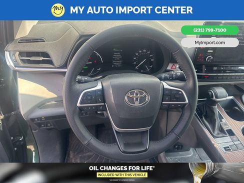 Used 2023 Toyota Sienna XLE image 9
