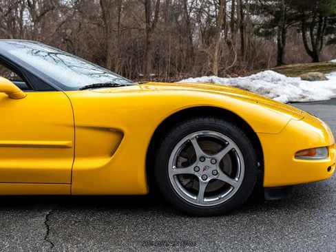Used 2001 Chevrolet Corvette Convertible w/ Preferred Equipment Group2 image 11