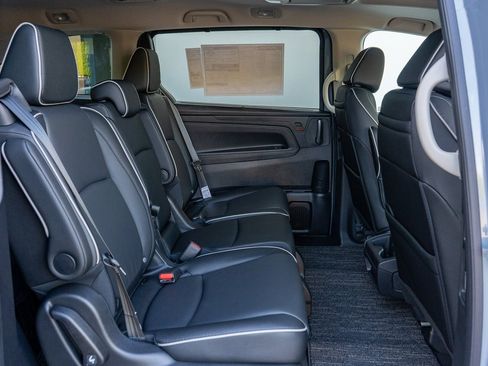 New 2026 Honda Odyssey Touring image 14