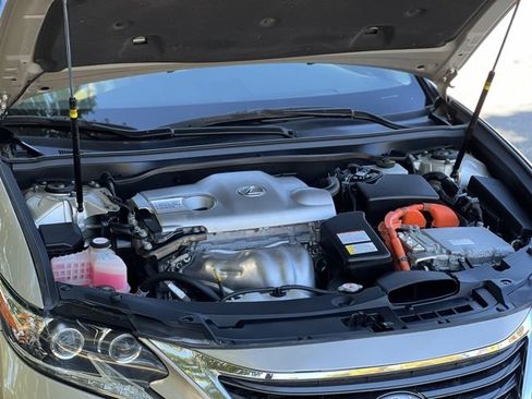 Used 2017 Lexus ES 300h w/ Luxury Package image 49