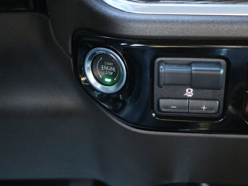 Used 2025 Chevrolet Silverado 2500 LT w/ Convenience Package image 25