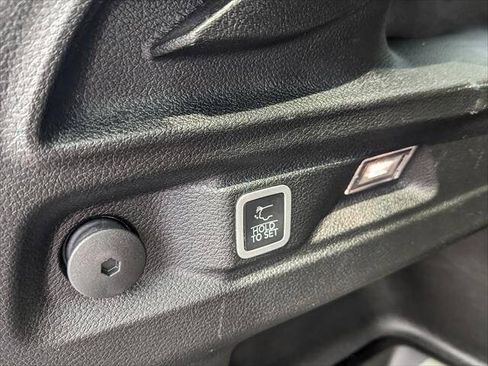 Used 2023 Jeep Grand Cherokee L Laredo AWD/4WD image 17