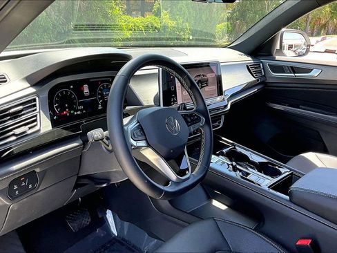 Certified 2026 Volkswagen Atlas Cross Sport SE w/ Panoramic Sunroof Package AWD/4WD image 14