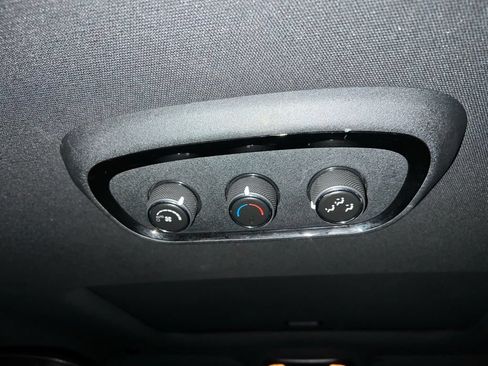 Used 2024 Dodge Durango GT RWD image 16
