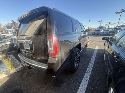 Used 2017 GMC Yukon Denali image 2