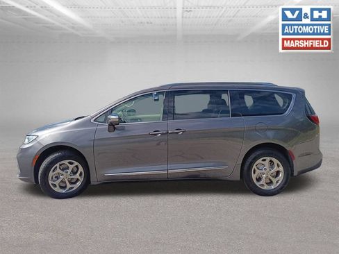 Used 2021 Chrysler Pacifica Limited w/ Premium & Safety Sphere Group AWD/4WD image 3