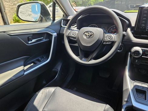 Used 2021 Toyota RAV4 XLE FWD image 9