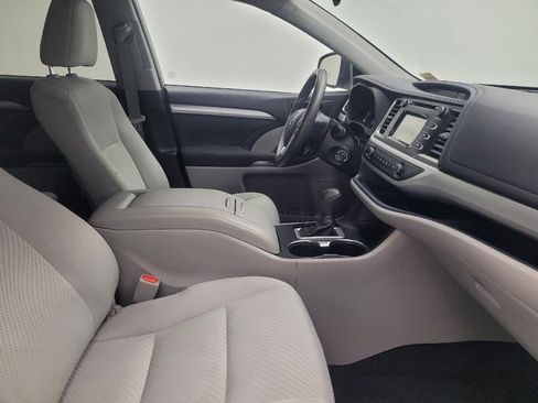 Used 2019 Toyota Highlander LE image 21