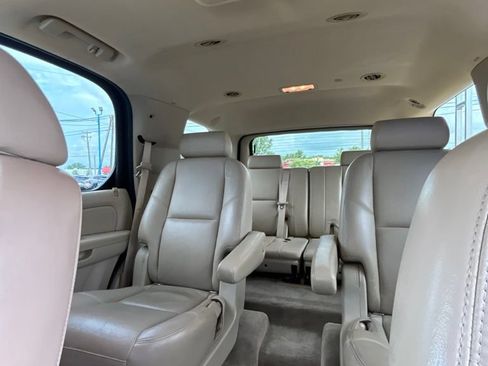 Used 2009 Cadillac Escalade AWD image 11