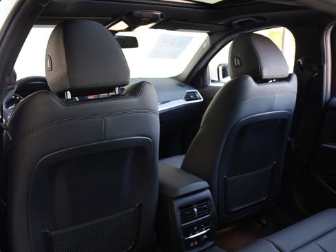 Used 2019 BMW 330i Sedan w/ Driving Assistance Package image 20