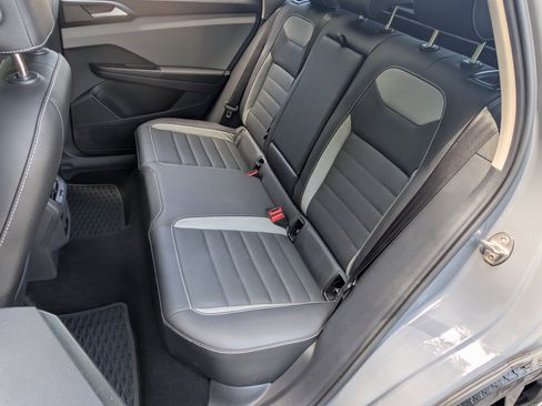 Used 2022 Volkswagen Taos SEL w/ Panoramic Sunroof Package FWD image 18
