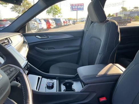 New 2026 Jeep Grand Cherokee L Laredo AWD/4WD image 10