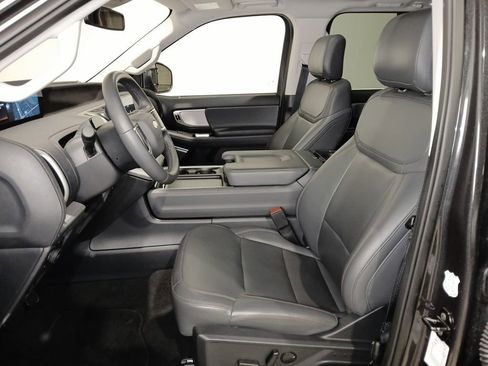 Used 2025 Ford Expedition Active AWD/4WD image 9