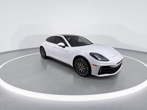 Used 2024 Porsche Panamera RWD image 2