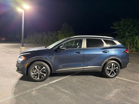 Used 2023 Kia Sportage EX AWD/4WD image 2