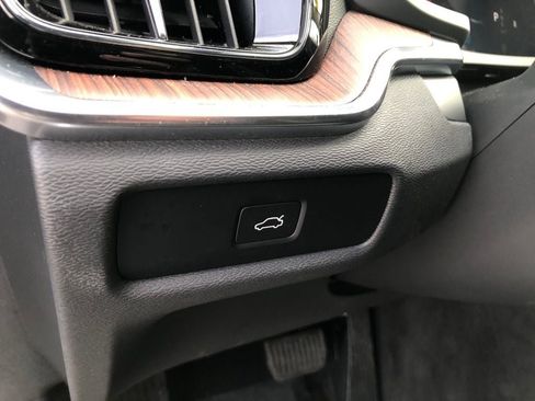 Used 2025 Volvo V60 B5 Cross Country Plus AWD/4WD image 12